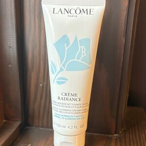 Lancôme- Crème Radiance Gentle Cleansing Cream Foam